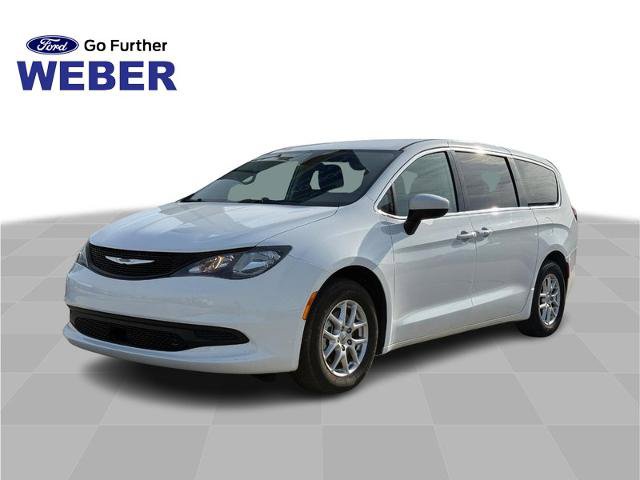 Used 2022 Chrysler Voyager LX image 1