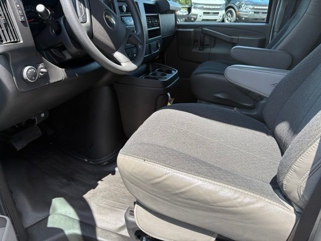 Used 2025 Chevrolet Express 2500 w/ Driver Convenience Package RWD image 15