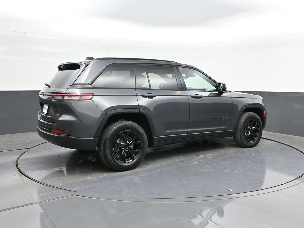 Used 2024 Jeep Grand Cherokee Altitude AWD/4WD image 15