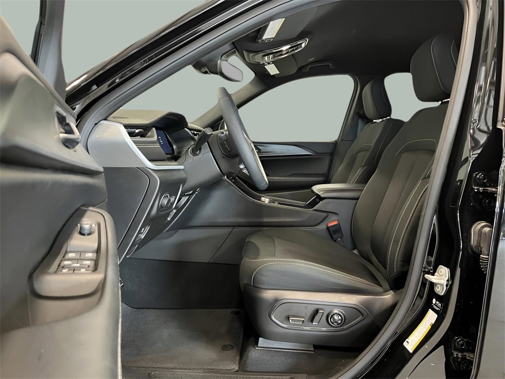 Used 2024 Jeep Grand Cherokee L Laredo image 20