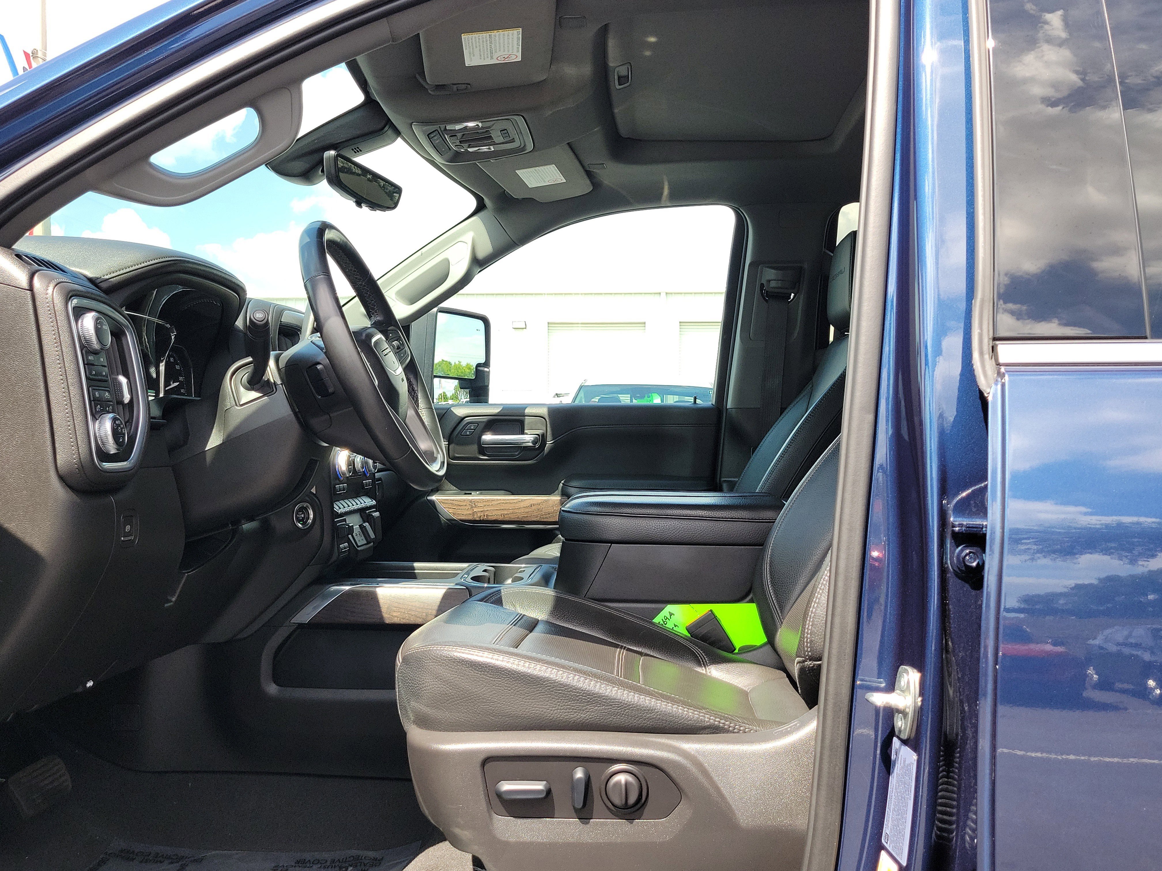 Used 2023 GMC Sierra 2500 Denali w/ Technology Package AWD/4WD image 21