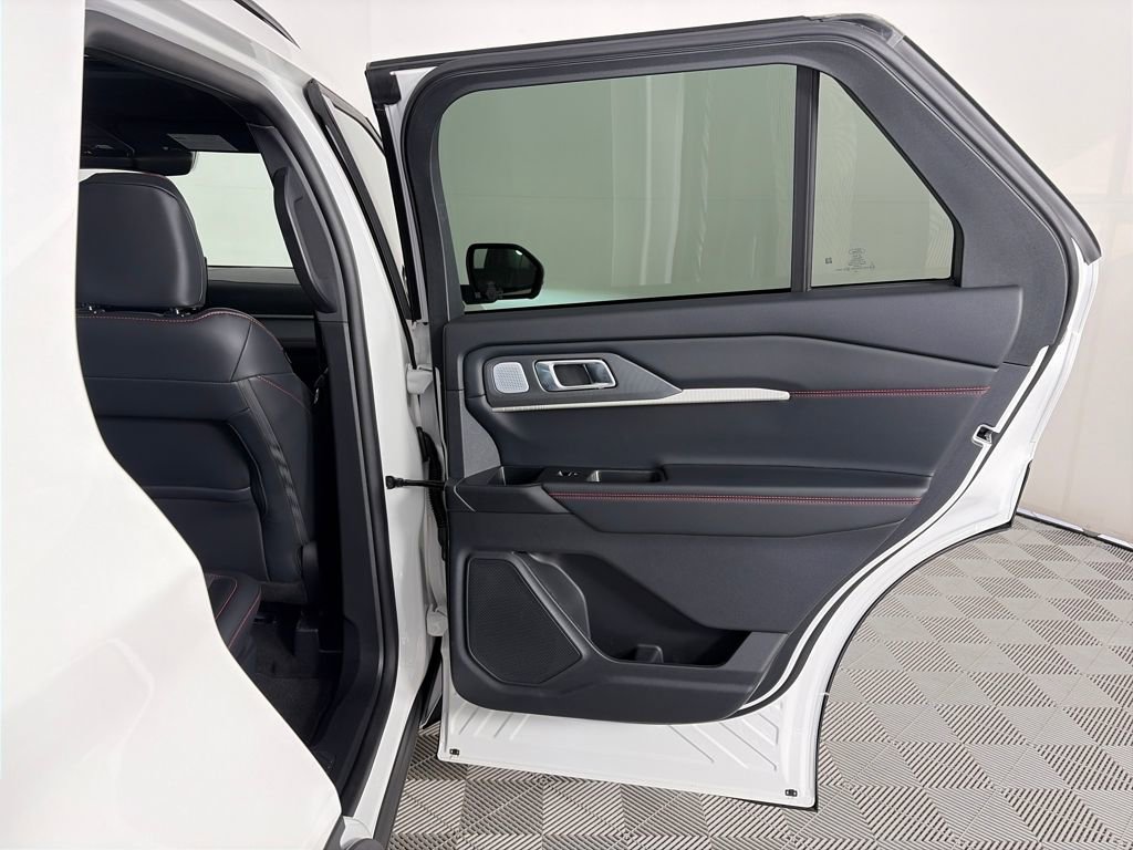 Certified 2025 Ford Explorer ST image 28