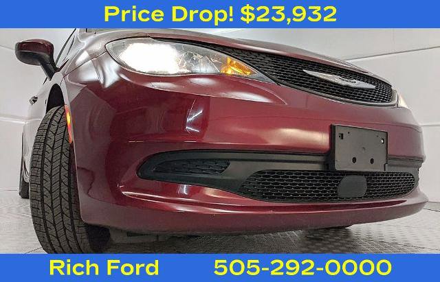 Used 2023 Chrysler Voyager LX image 14