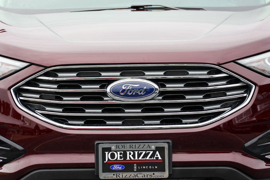 Certified 2019 Ford Edge Titanium w/ Cold Weather Package AWD/4WD image 18