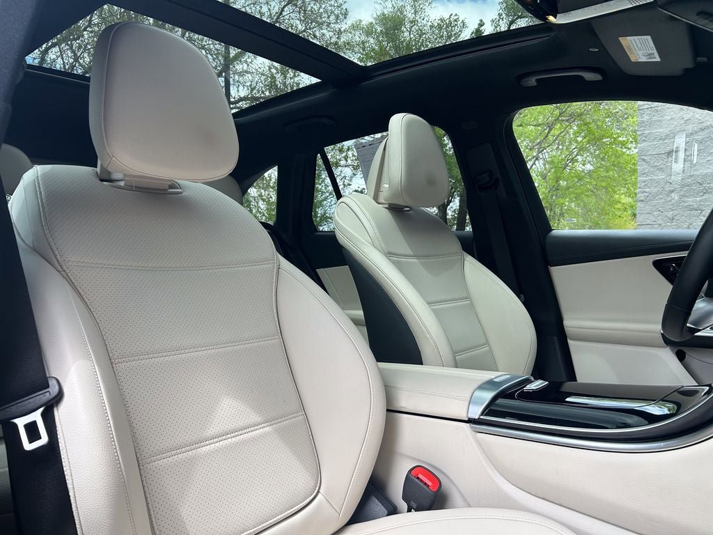 Used 2024 Mercedes-Benz GLC 300 4MATIC image 24