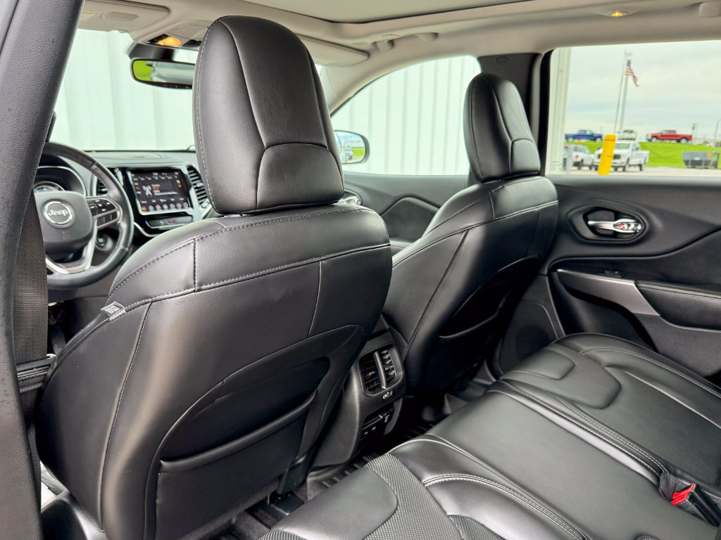 Used 2019 Jeep Cherokee Limited AWD/4WD image 13
