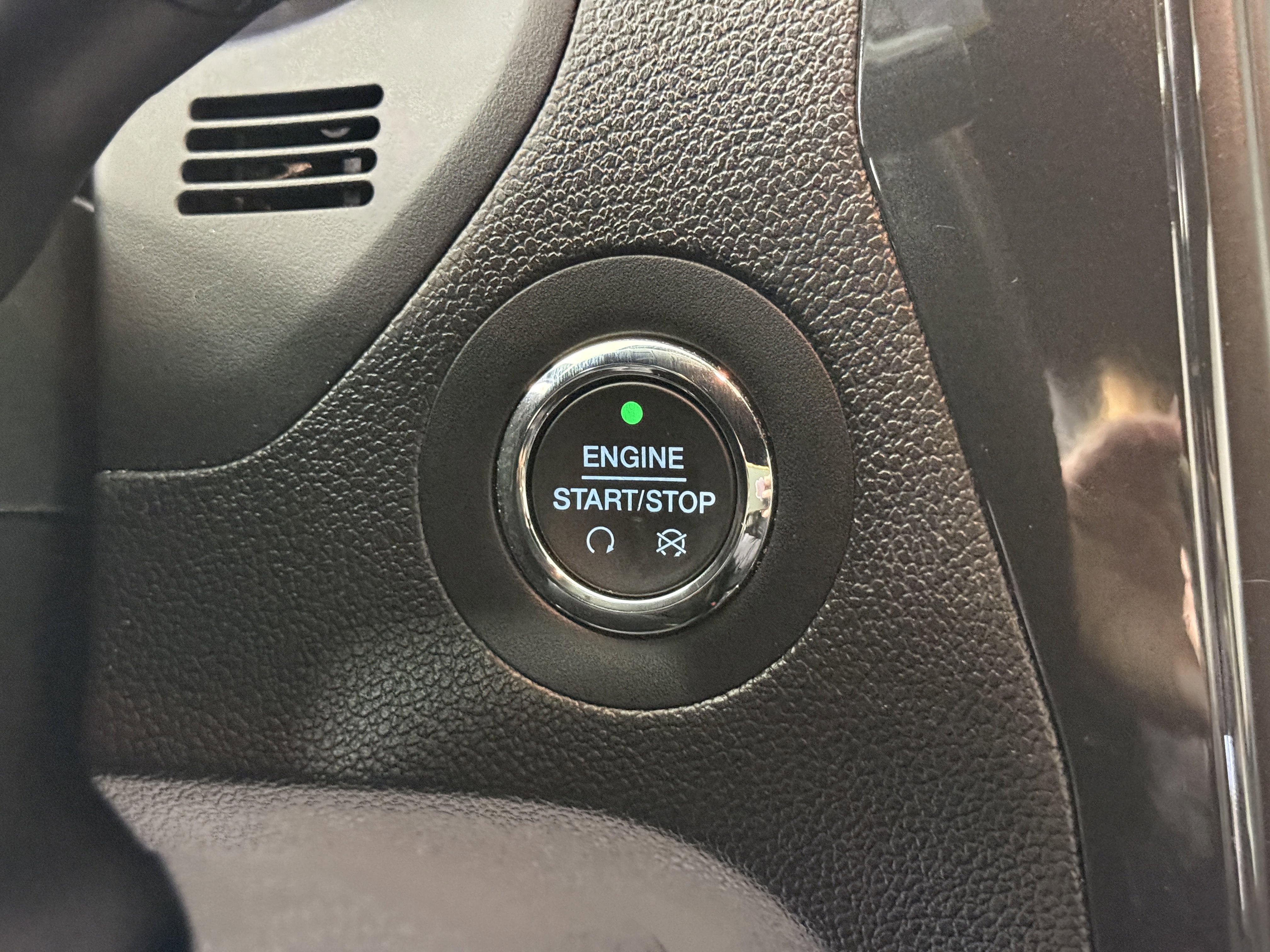 Certified 2018 Ford Explorer XLT w/ Equipment Group 202A image 26