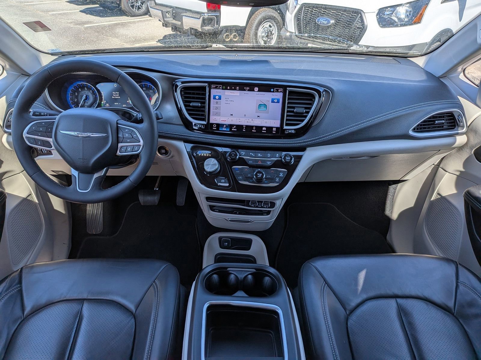 Used 2022 Chrysler Pacifica Touring-L w/ Uconnect Theater Family Group image 9