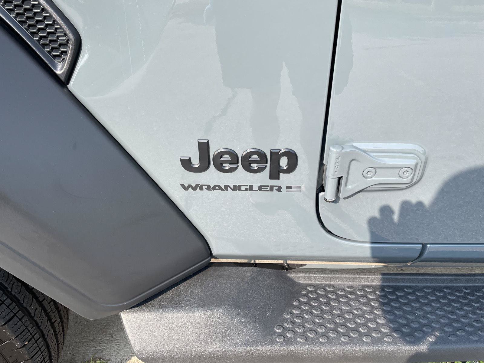 Used 2025 Jeep Wrangler Unlimited Sport AWD/4WD image 32