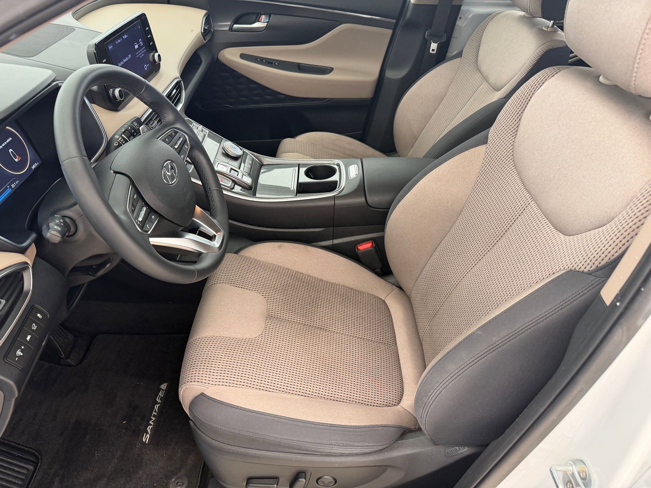 Used 2022 Hyundai Santa Fe SEL w/ Convenience Package image 5