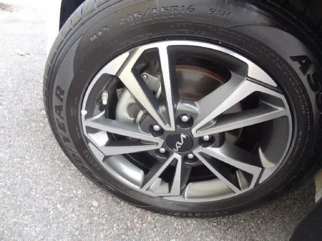 Used 2024 Kia Forte LXS FWD image 31