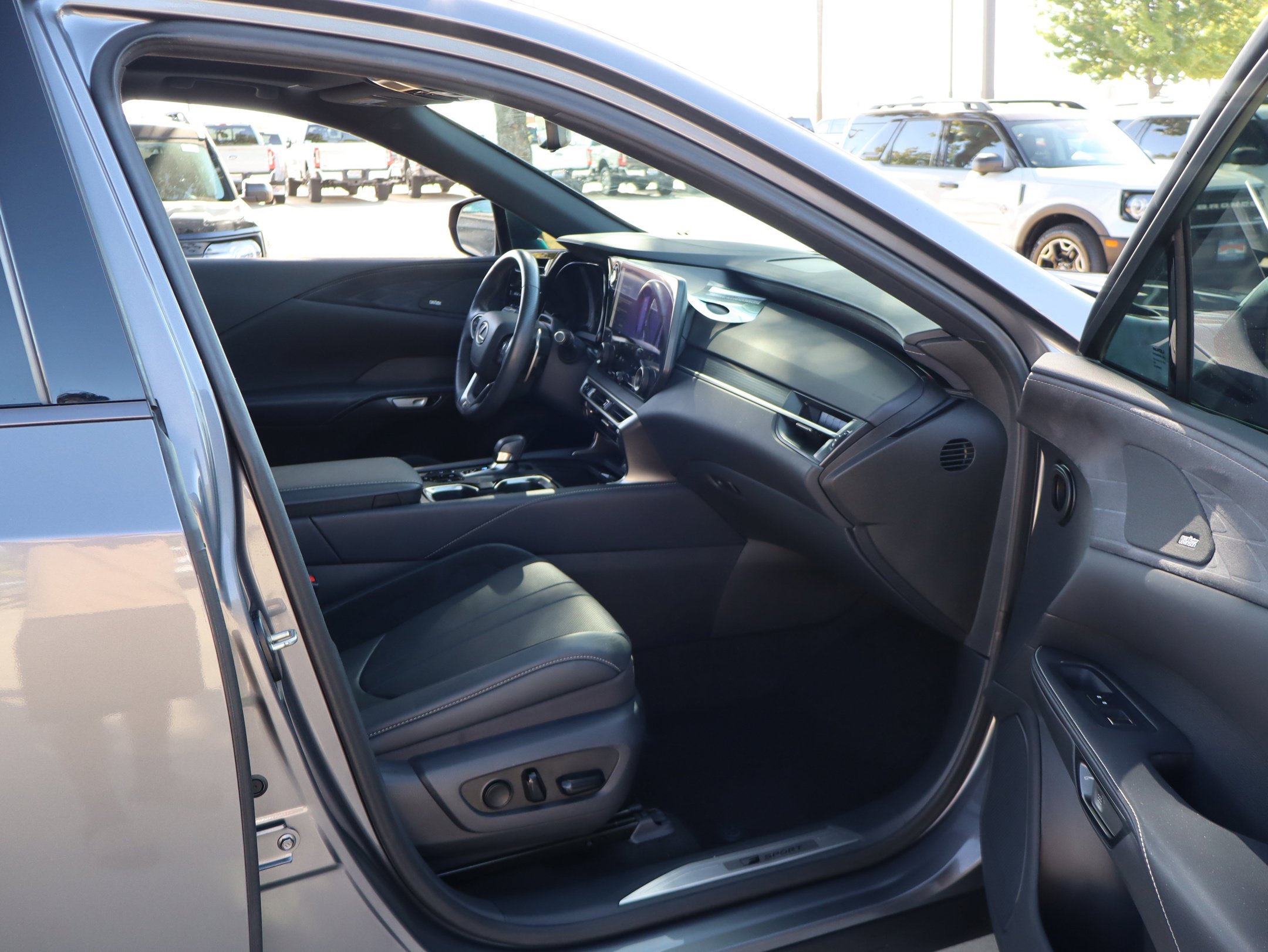Used 2023 Lexus RX 500h F Sport w/ Cold Area Package AWD/4WD image 35