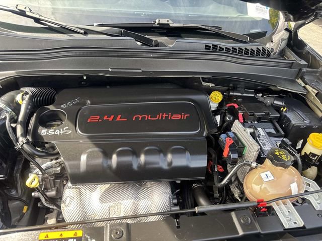 Used 2017 Jeep Renegade Latitude image 38