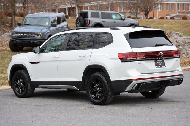 Used 2024 Volkswagen Atlas Peak Edition SEL image 2