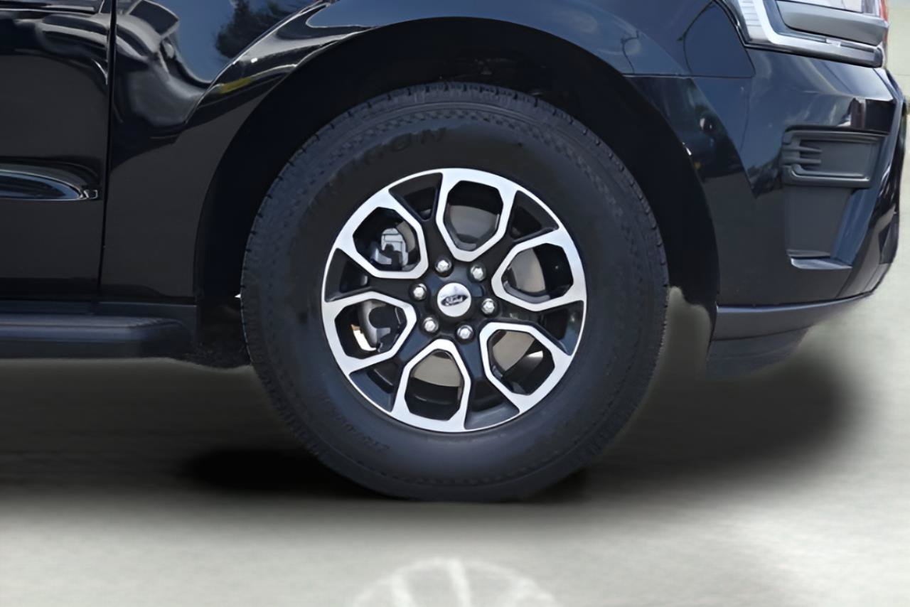 Certified 2023 Ford Expedition XLT RWD image 4