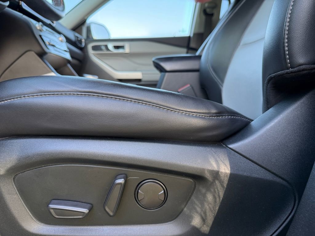 Certified 2022 Ford Explorer XLT w/ Equipment Group 202A image 17