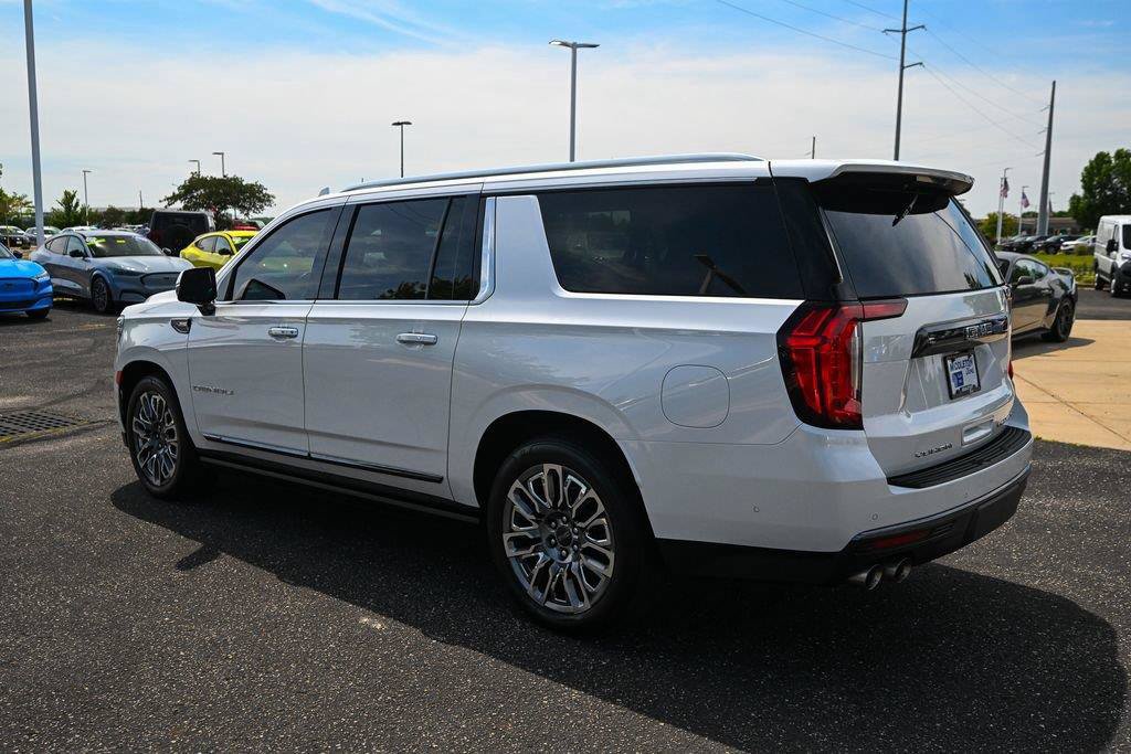 Used 2023 GMC Yukon XL Denali Ultimate AWD/4WD image 7