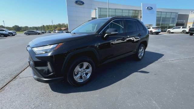 Used 2025 Toyota RAV4 XLE AWD/4WD image 4