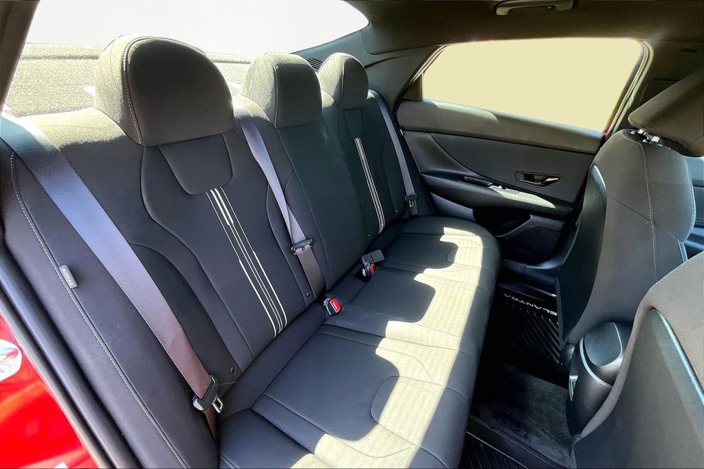 Used 2025 Hyundai Elantra Sport image 27