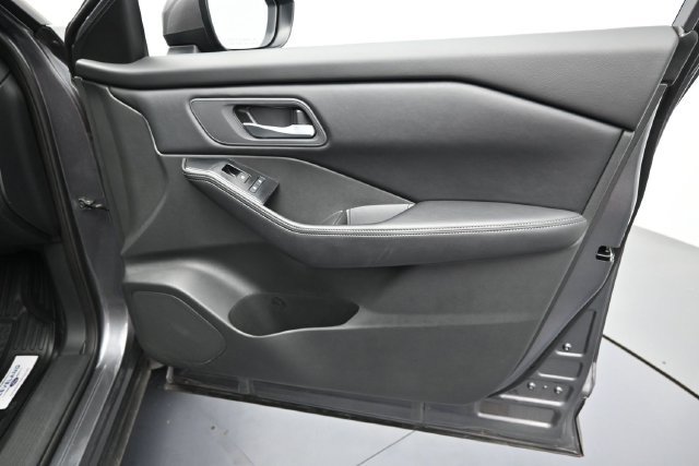 Used 2025 Nissan Rogue SV FWD image 30