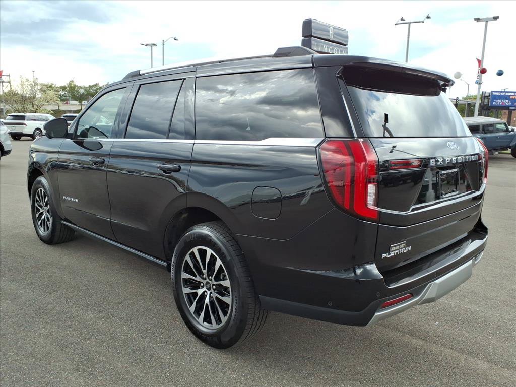 Certified 2025 Ford Expedition Platinum AWD/4WD image 3