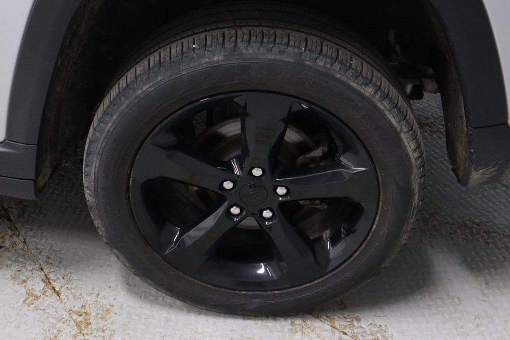 Used 2023 Jeep Grand Cherokee Limited w/ Black Appearance Package image 19