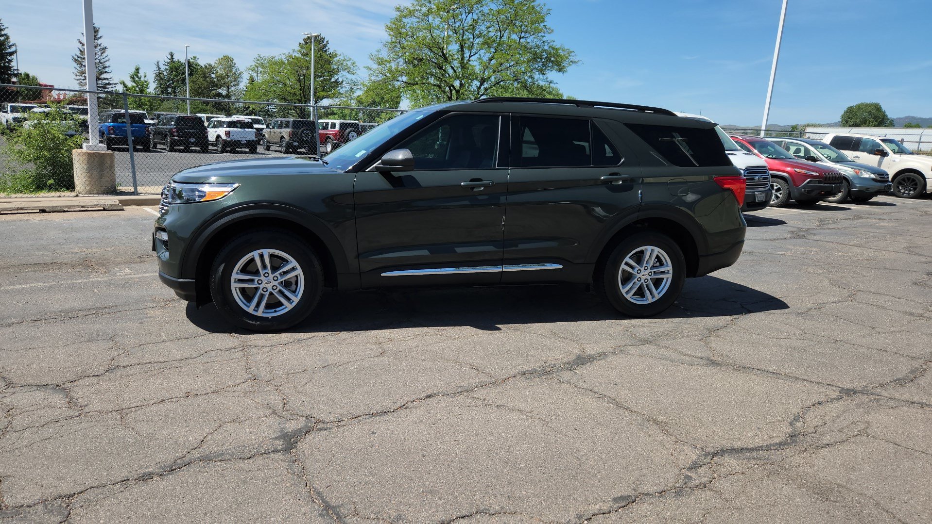 Certified 2023 Ford Explorer XLT w/ Equipment Group 202A AWD/4WD image 5