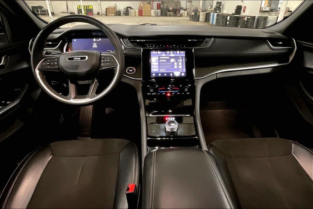Used 2023 Jeep Grand Cherokee Altitude image 14