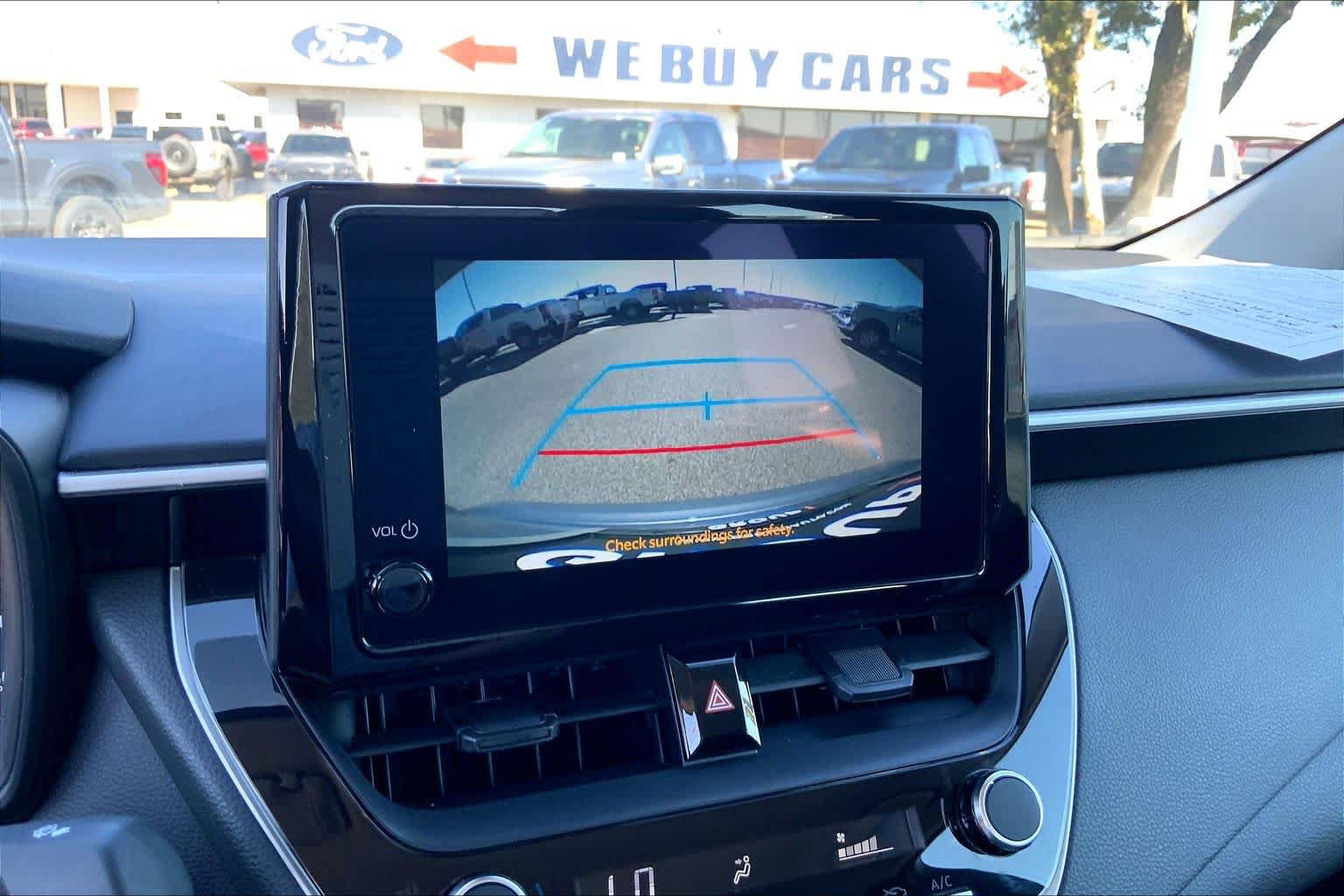 Used 2025 Toyota Corolla LE FWD image 27