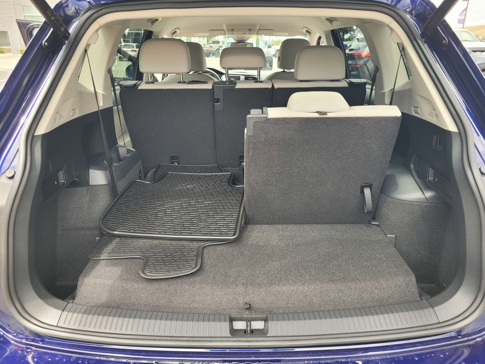 Used 2022 Volkswagen Tiguan SE FWD image 29