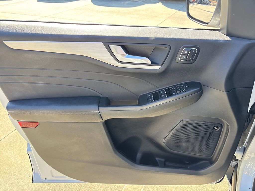 Certified 2025 Ford Escape SE w/ PHEV Premium Package image 15