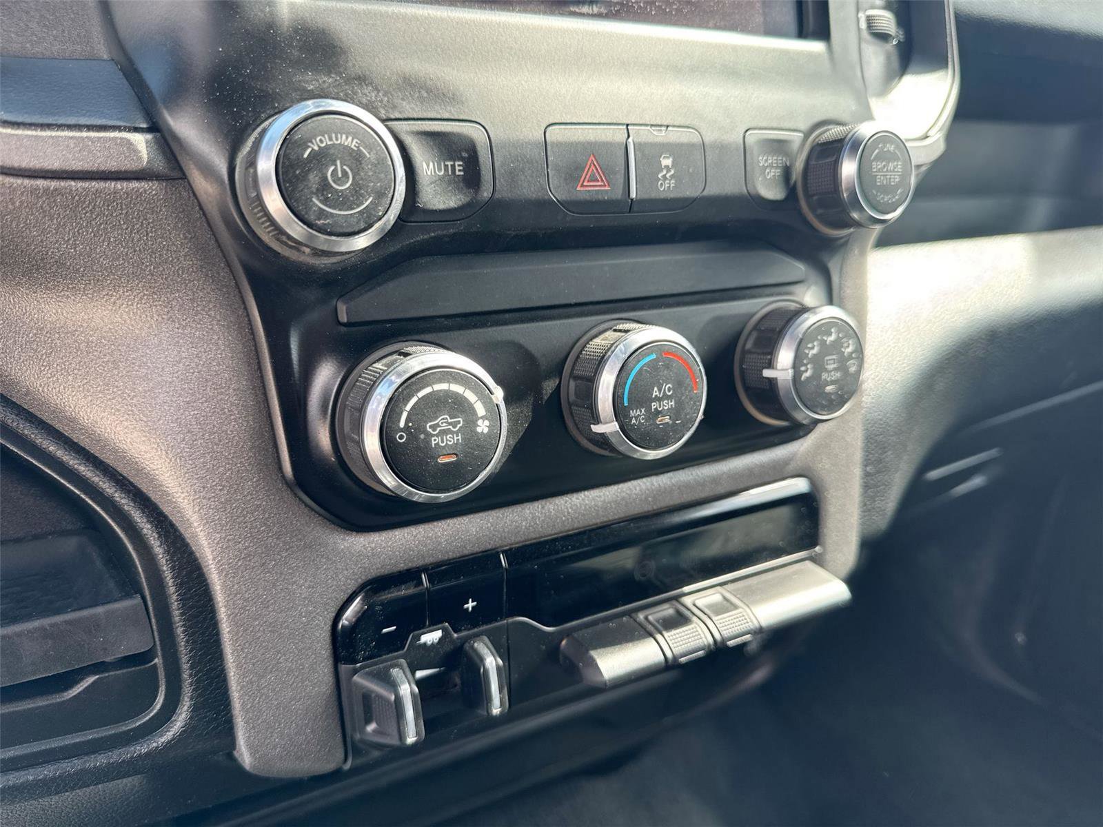 Used 2022 RAM 3500 Tradesman image 17