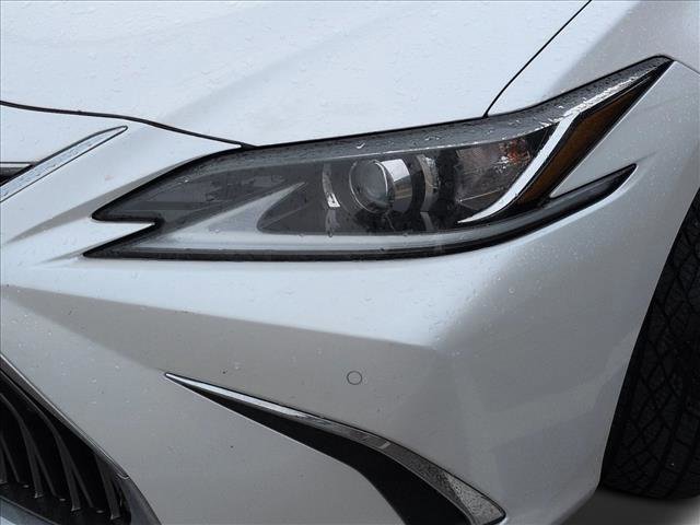 Used 2020 Lexus ES 300h w/ Premium Package image 6