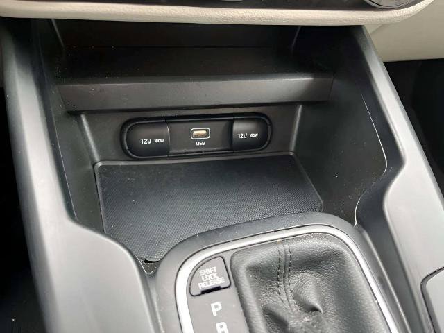 Used 2025 Kia Soul LX w/ LX Technology Package FWD image 26