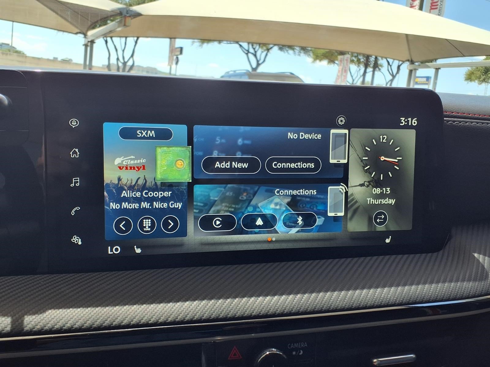 Used 2025 Nissan Kicks SR w/ SR Premium Package FWD image 17