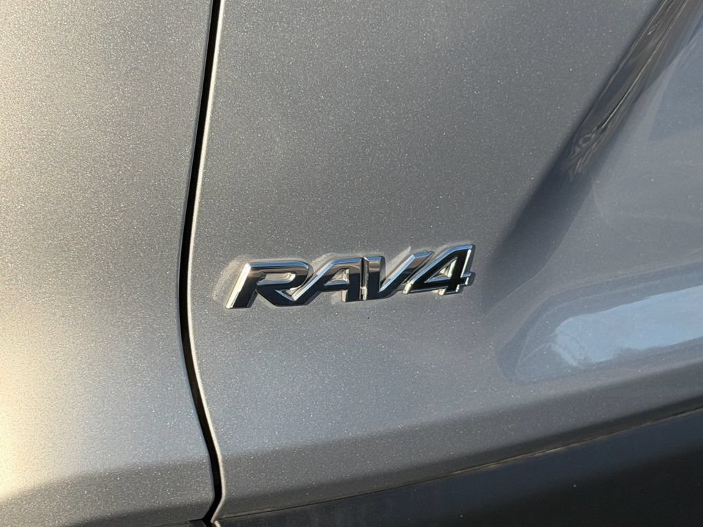 Used 2021 Toyota RAV4 LE FWD image 14