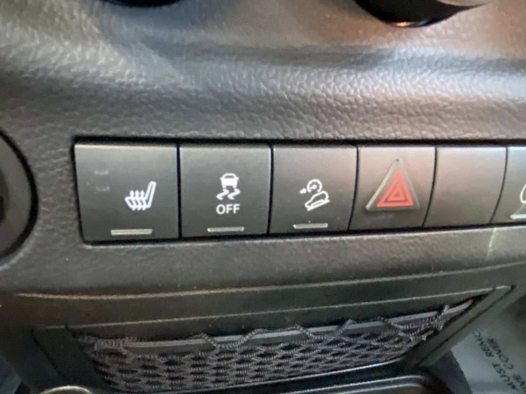Used 2018 Jeep Wrangler Unlimited Sahara AWD/4WD image 27