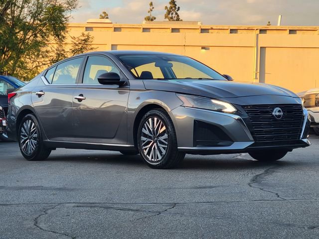 Used 2024 Nissan Altima 2.5 SV image 6