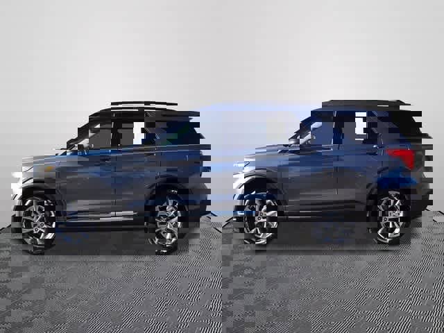 Certified 2022 Ford Explorer XLT w/ Equipment Group 202A image 2