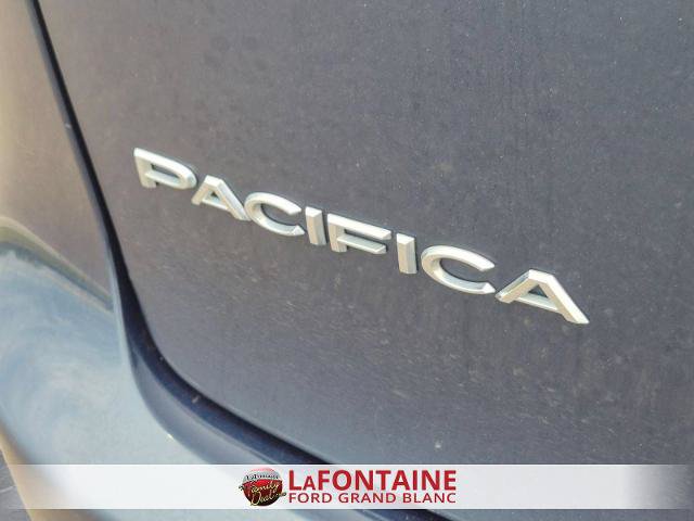 Used 2023 Chrysler Pacifica Touring-L FWD image 10
