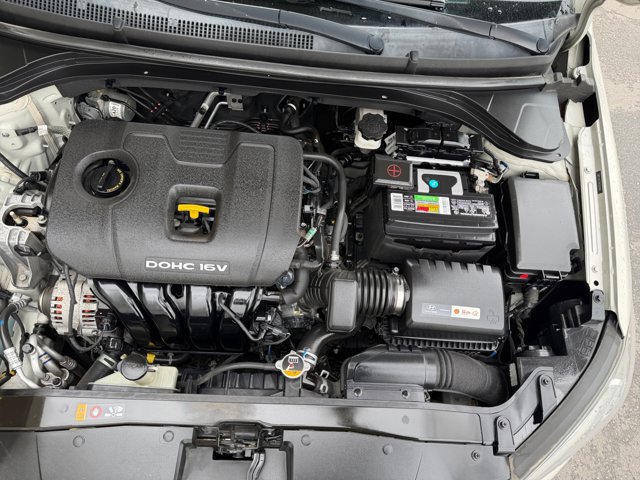 Used 2017 Hyundai Elantra SE image 22