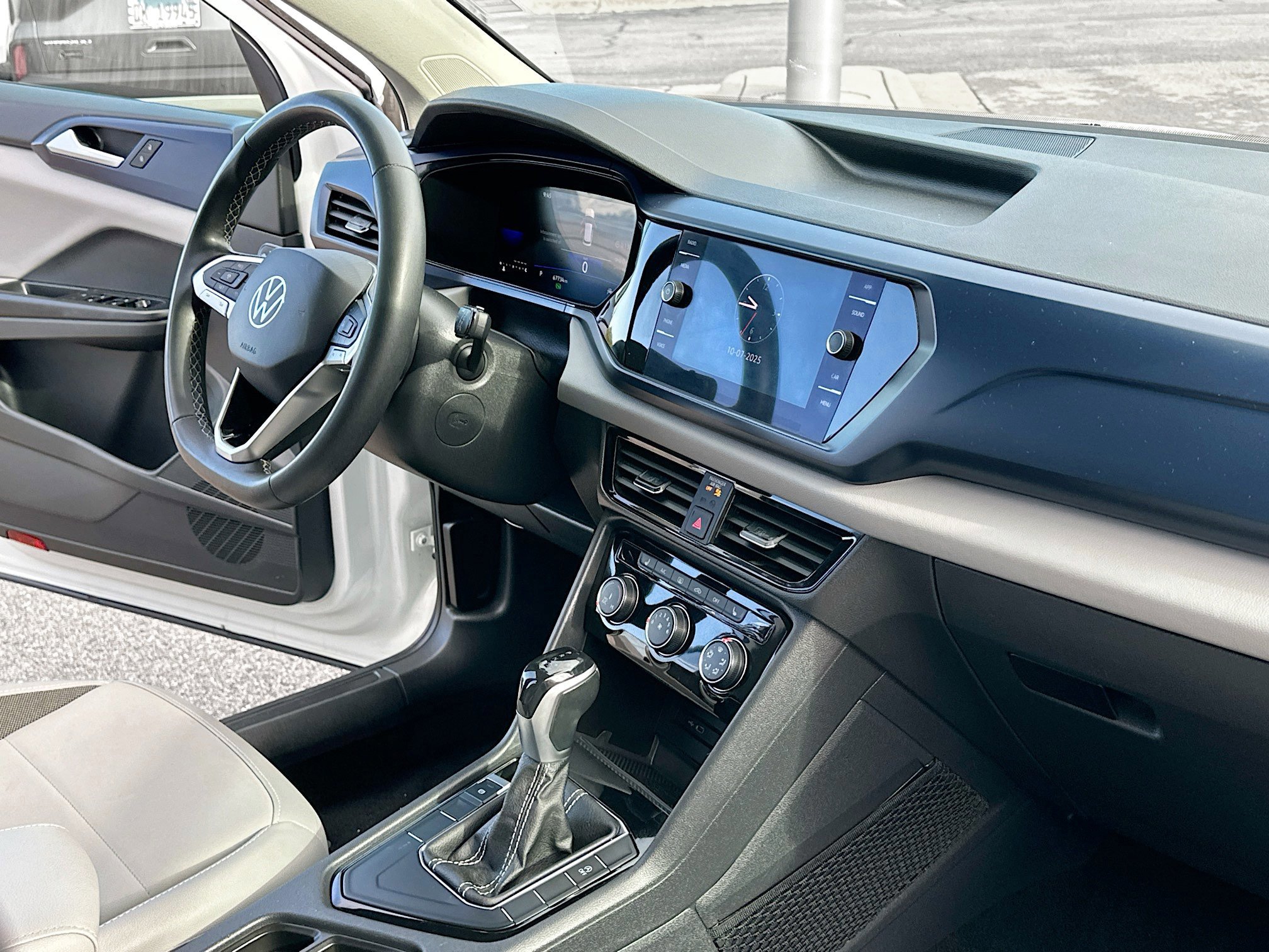 Used 2023 Volkswagen Taos SE image 8