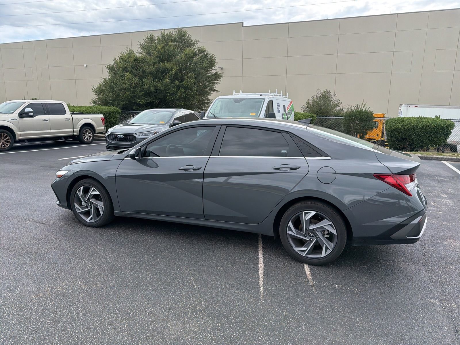 Used 2025 Hyundai Elantra SEL FWD image 13
