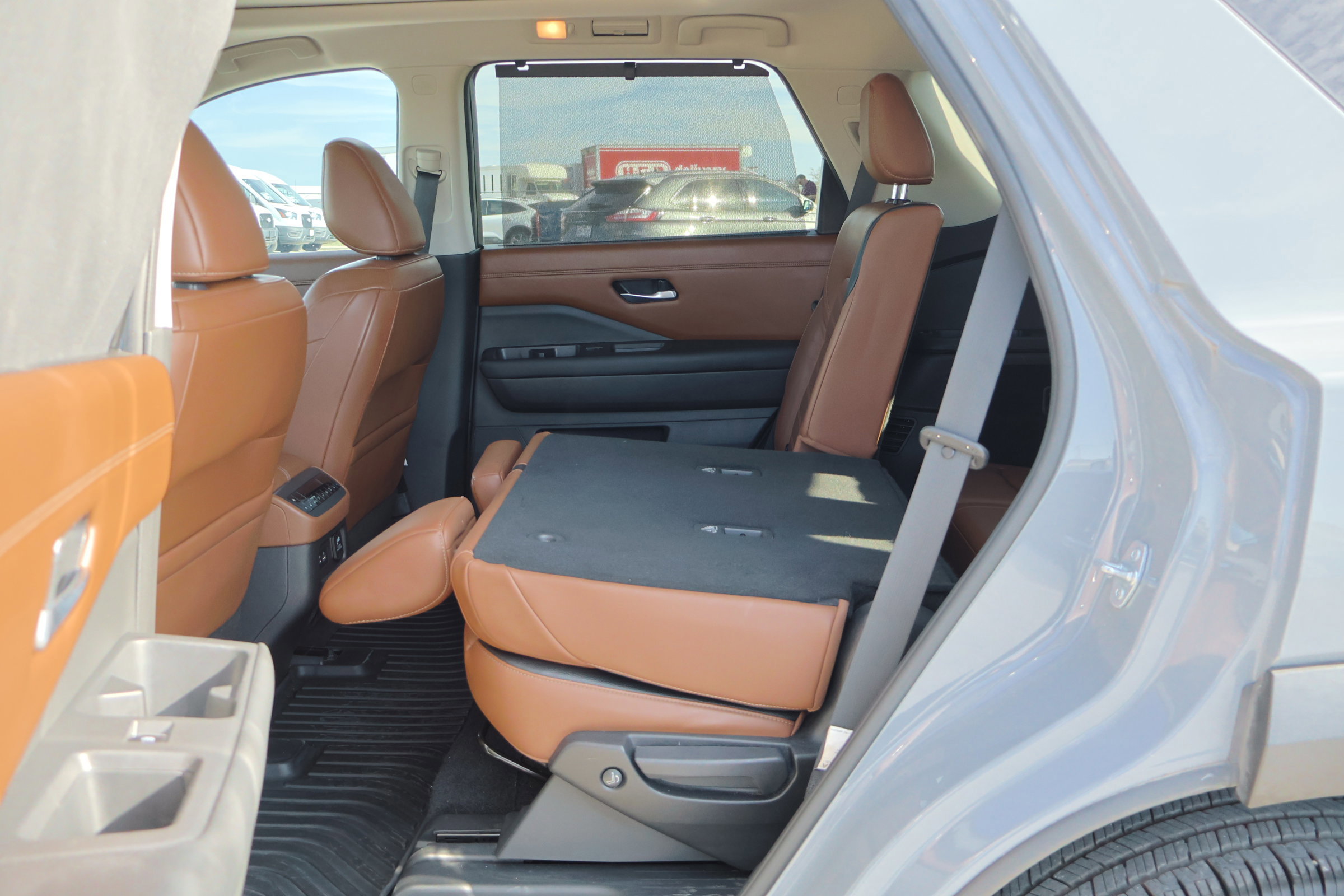 Used 2022 Nissan Pathfinder Platinum w/ Cargo Package image 35