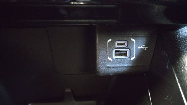 Used 2025 Jeep Compass Latitude w/ Sun & Sound Group AWD/4WD image 16