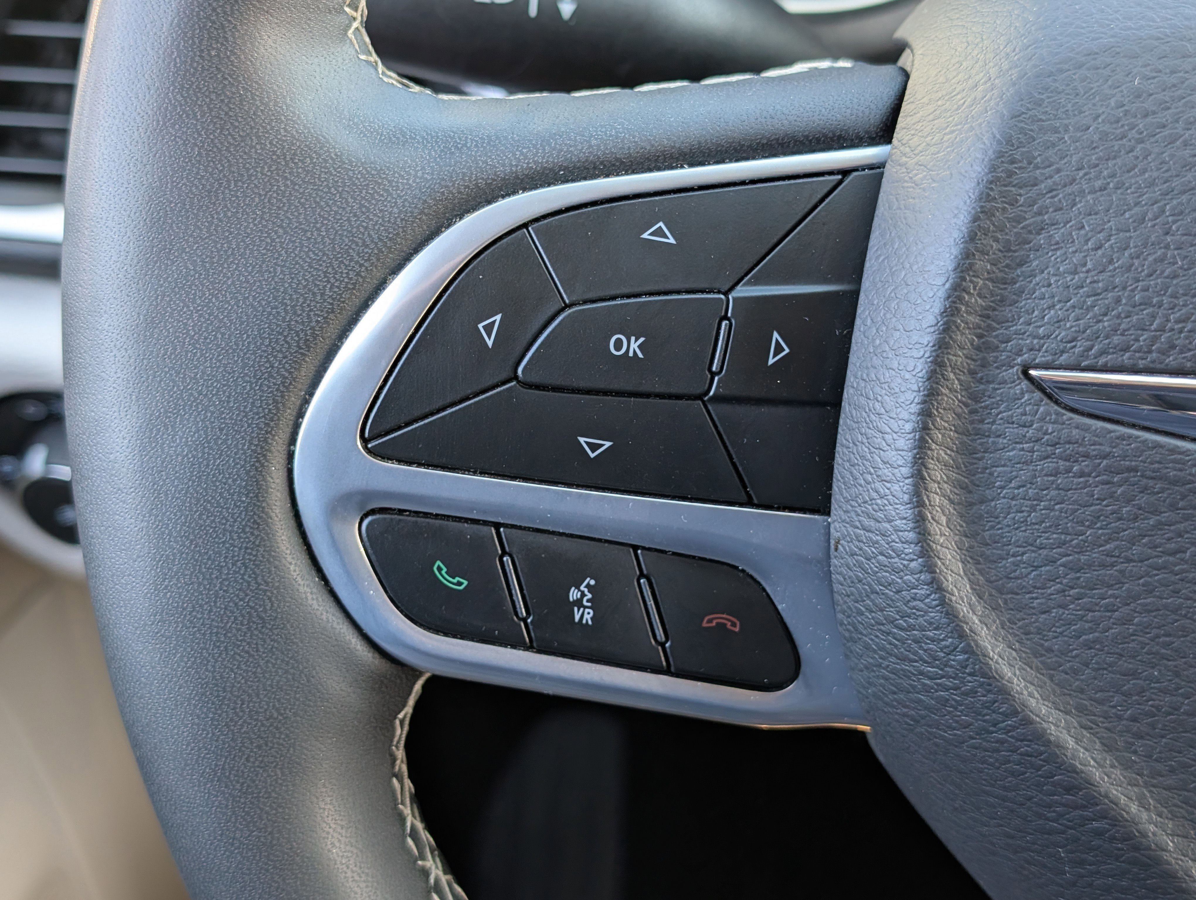 Used 2024 Chrysler Pacifica Touring-L image 25