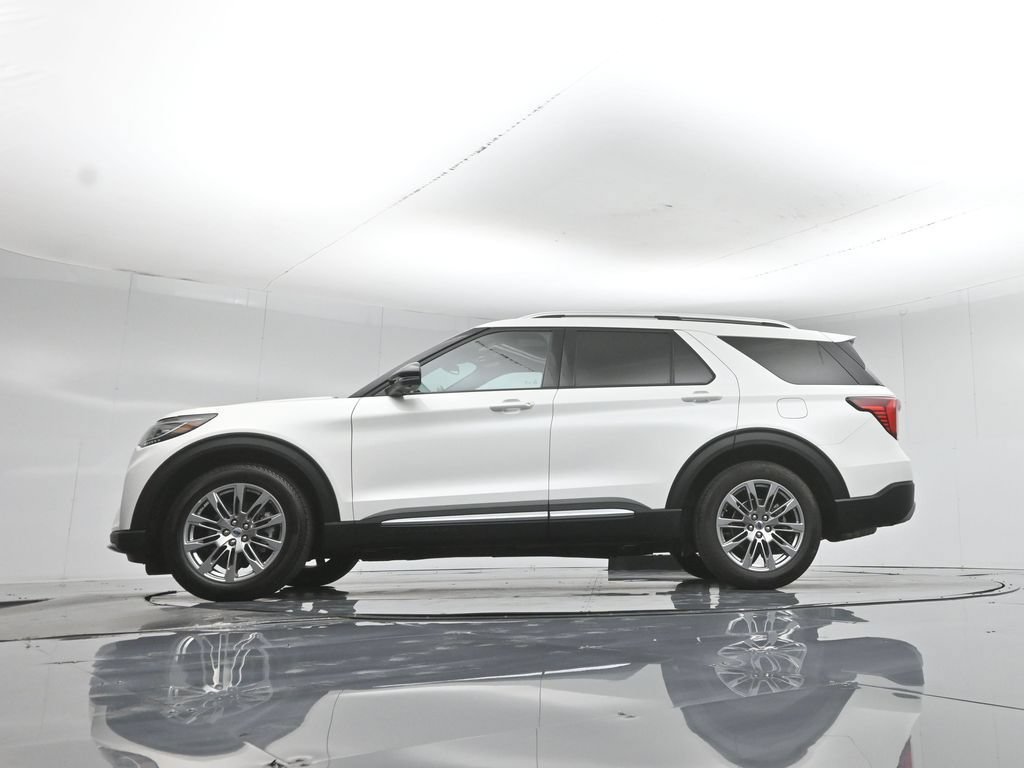 Certified 2025 Ford Explorer Platinum RWD image 8