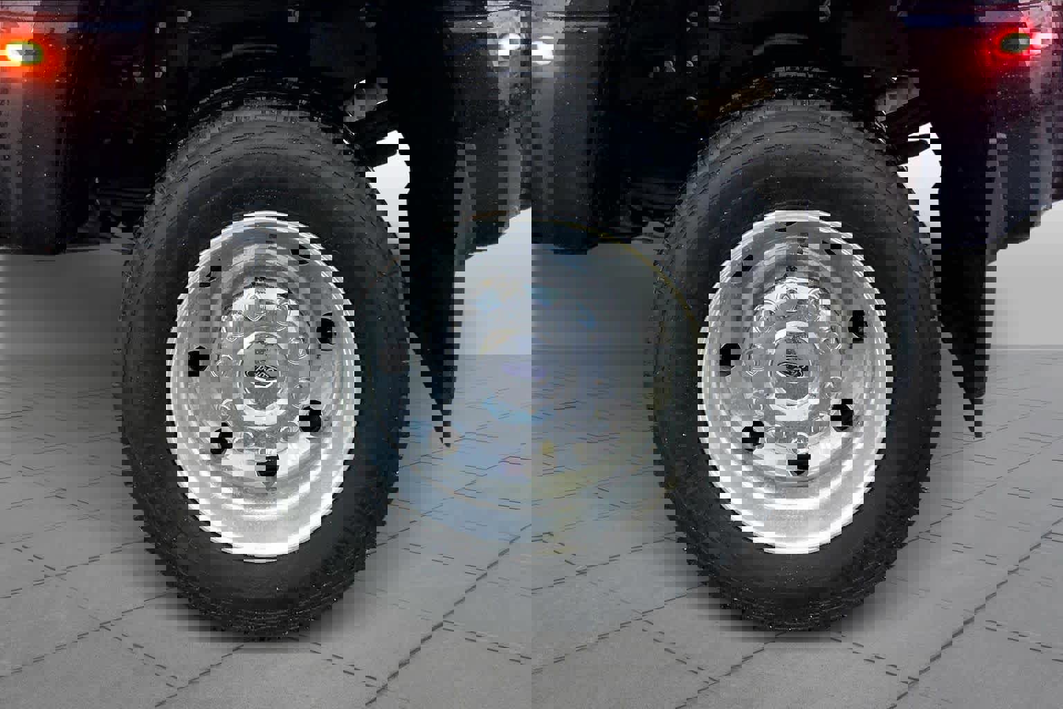 Certified 2022 Ford F450 Platinum w/ FX4 Off-Road Package image 12