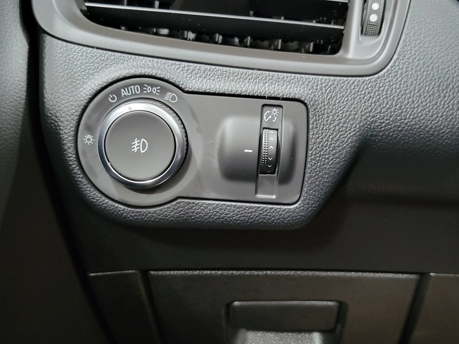 Used 2020 Buick Envision Essence AWD/4WD image 14