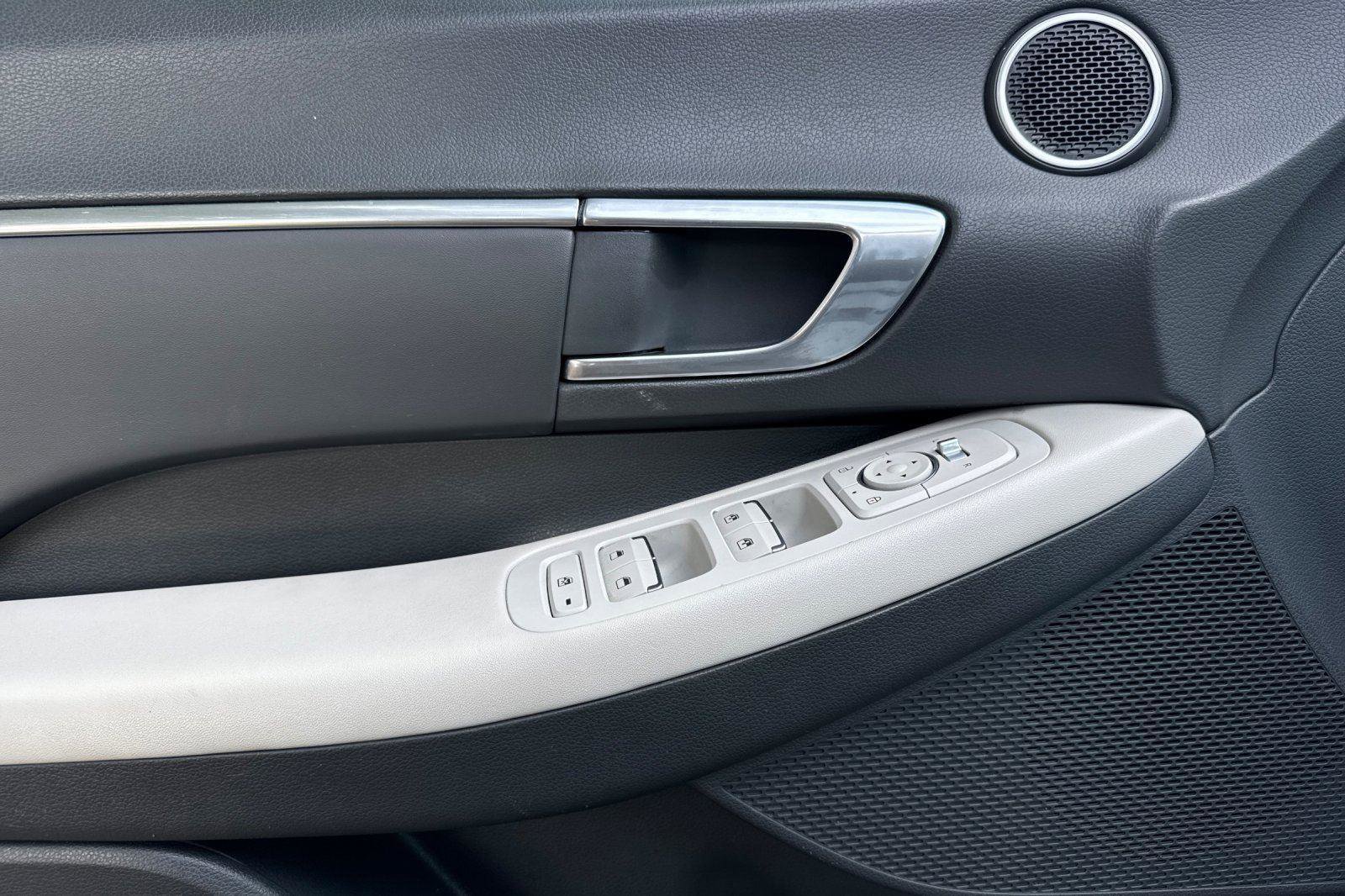 Used 2023 Hyundai Sonata SEL FWD image 9